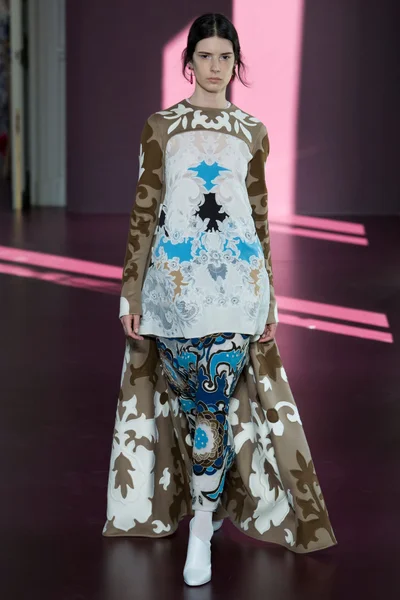 Look 12